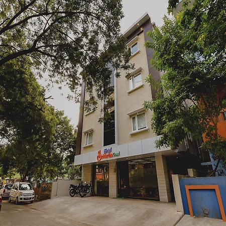 Hotel Super Capital O Siddartha Grand Vijayawāda Exterior foto