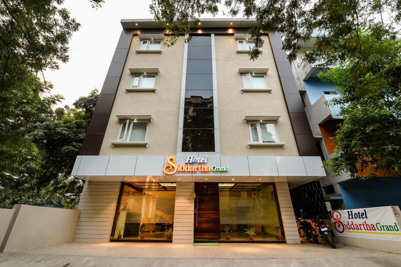 Hotel Super Capital O Siddartha Grand Vijayawāda Exterior foto