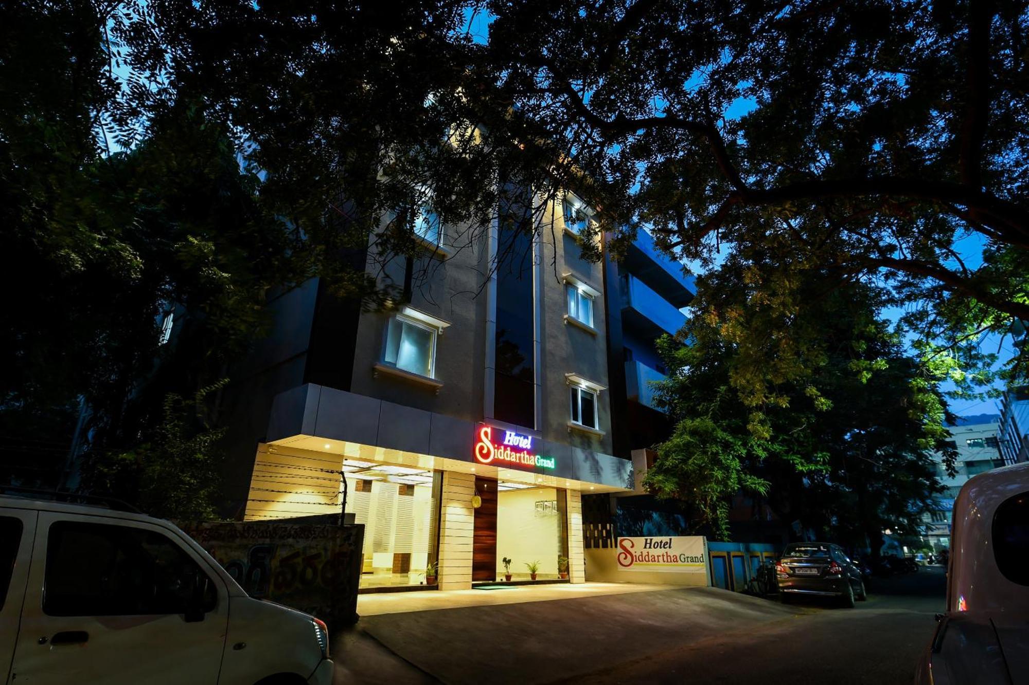 Hotel Super Capital O Siddartha Grand Vijayawāda Exterior foto
